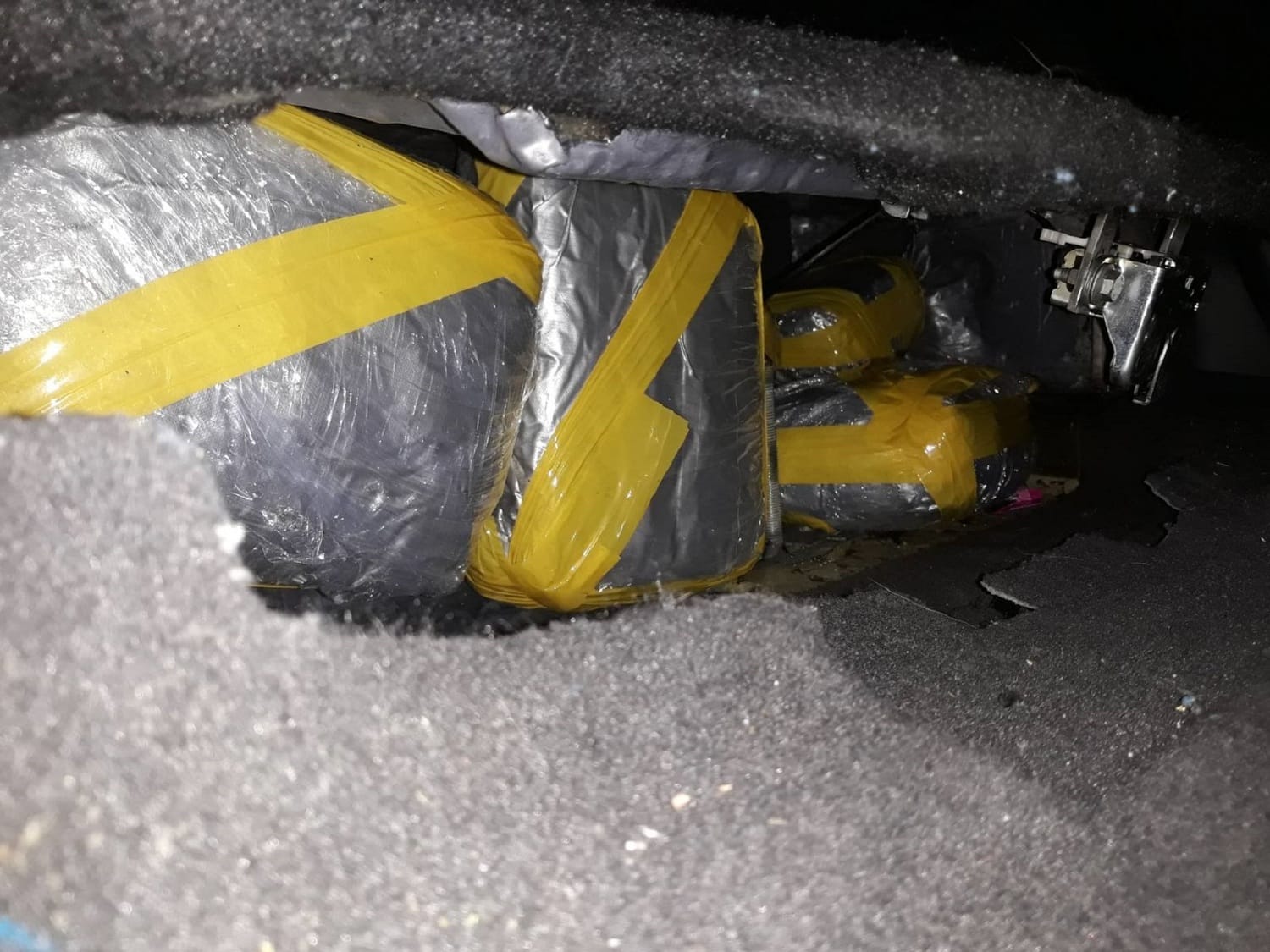 paketi marihuane u bunkeru foto Carina