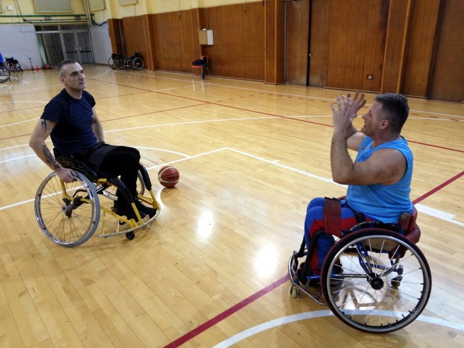 Boban Stankovic kosarkas u kolicima foto Klub kosarkasa u kolicima Nais scaled