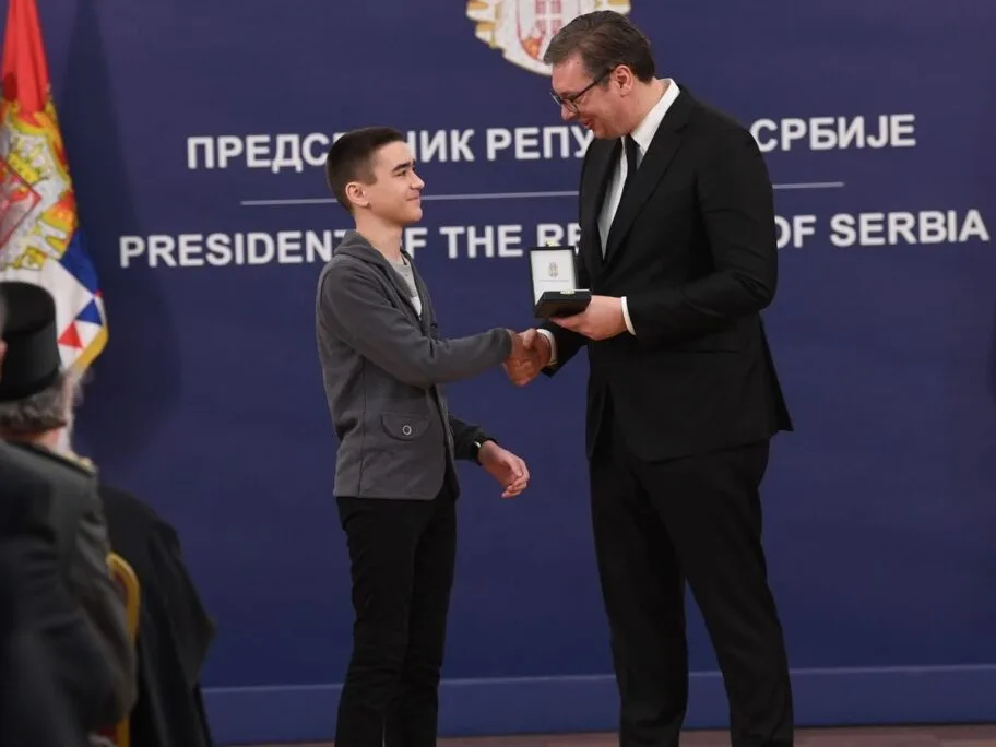 djuric i vucic sretenjsko priznanje februar 2020 foto predsednikrs