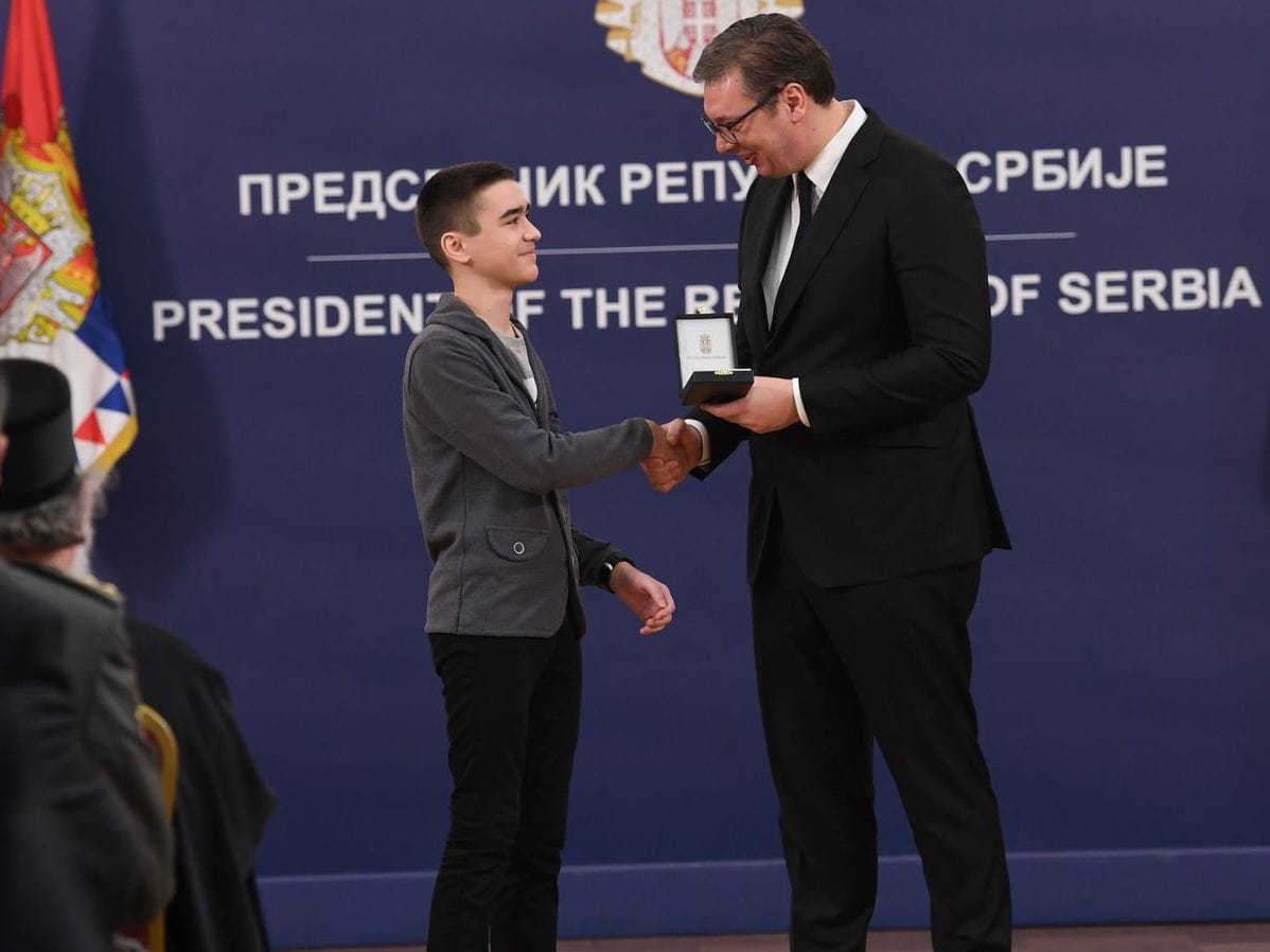 djuric i vucic sretenjsko priznanje februar 2020 foto predsednikrs