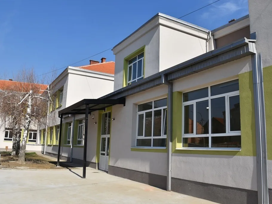 Leskovačka škola ”Josif Kostić” od danas bogatija za portret Svetog Save 8 Josif Kostic Leskovac 2 februar 2020 foto Grad Leskovac