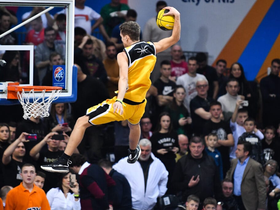Skakali, zakucavali, pravili salto u vazduhu i animirali publiku u "Čairu" 18 Dunking Devils Slovenija Kup Radivoja Koraca 2020 akrobatska kosarka foto Juzne vesti Vanja Keser