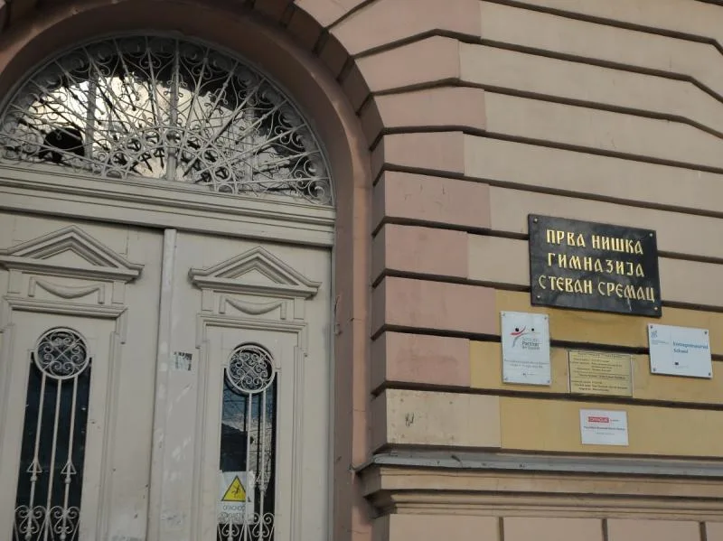 800x600 Gimnazija Stevan Sremac foto V Keser