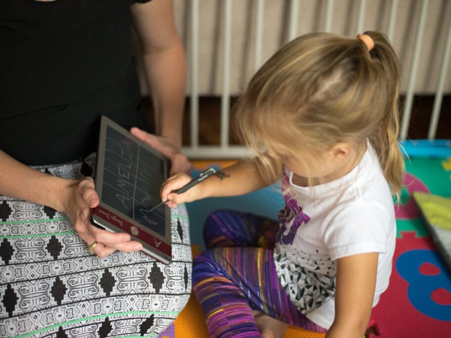 Koji je maternji jezik za decu u dijaspori - određuje porodica 9 dete pise foto flickr DonnieRayJones