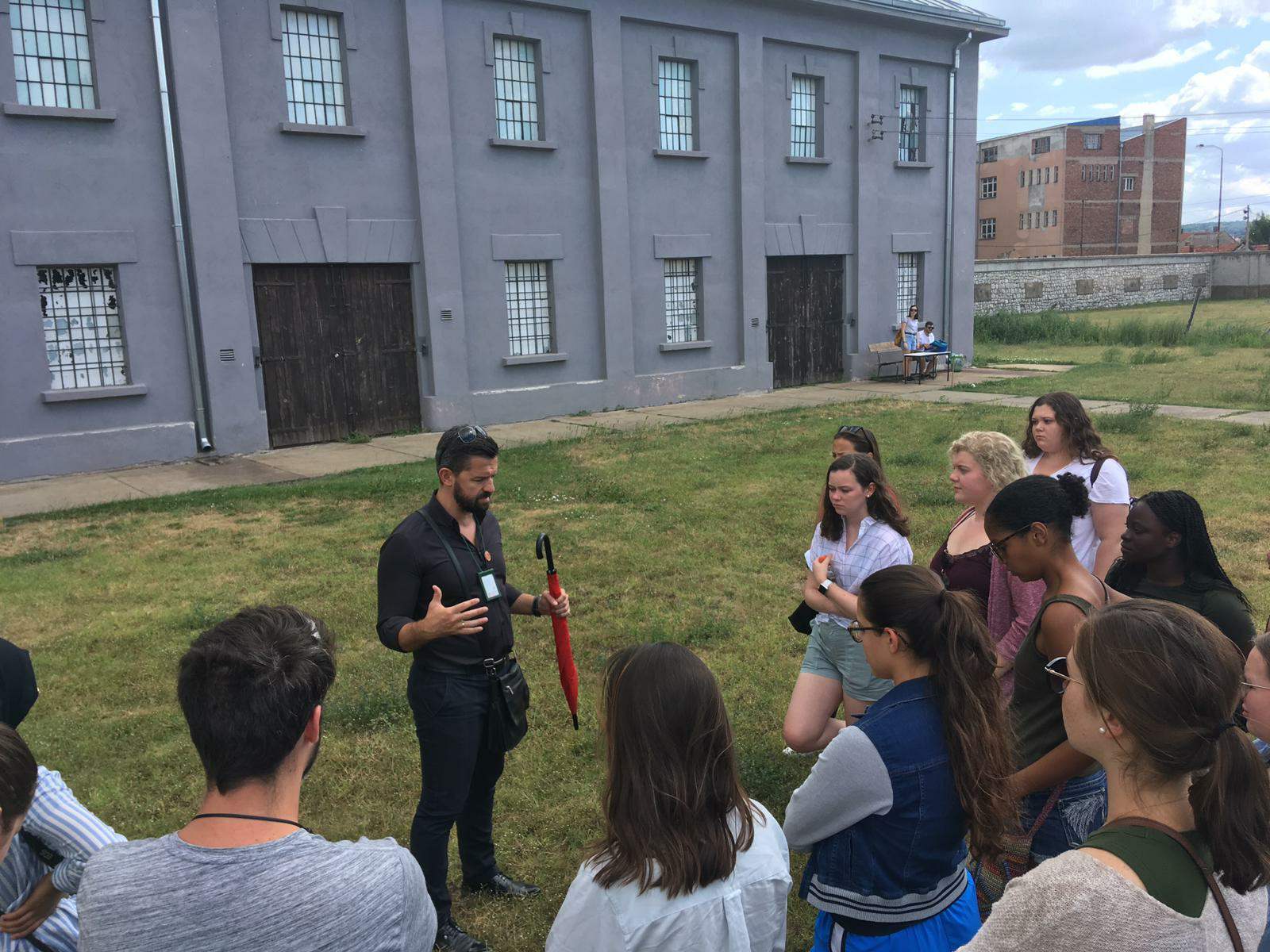 IMG db5e9a534bcbdcded3fe51b4441c040f V