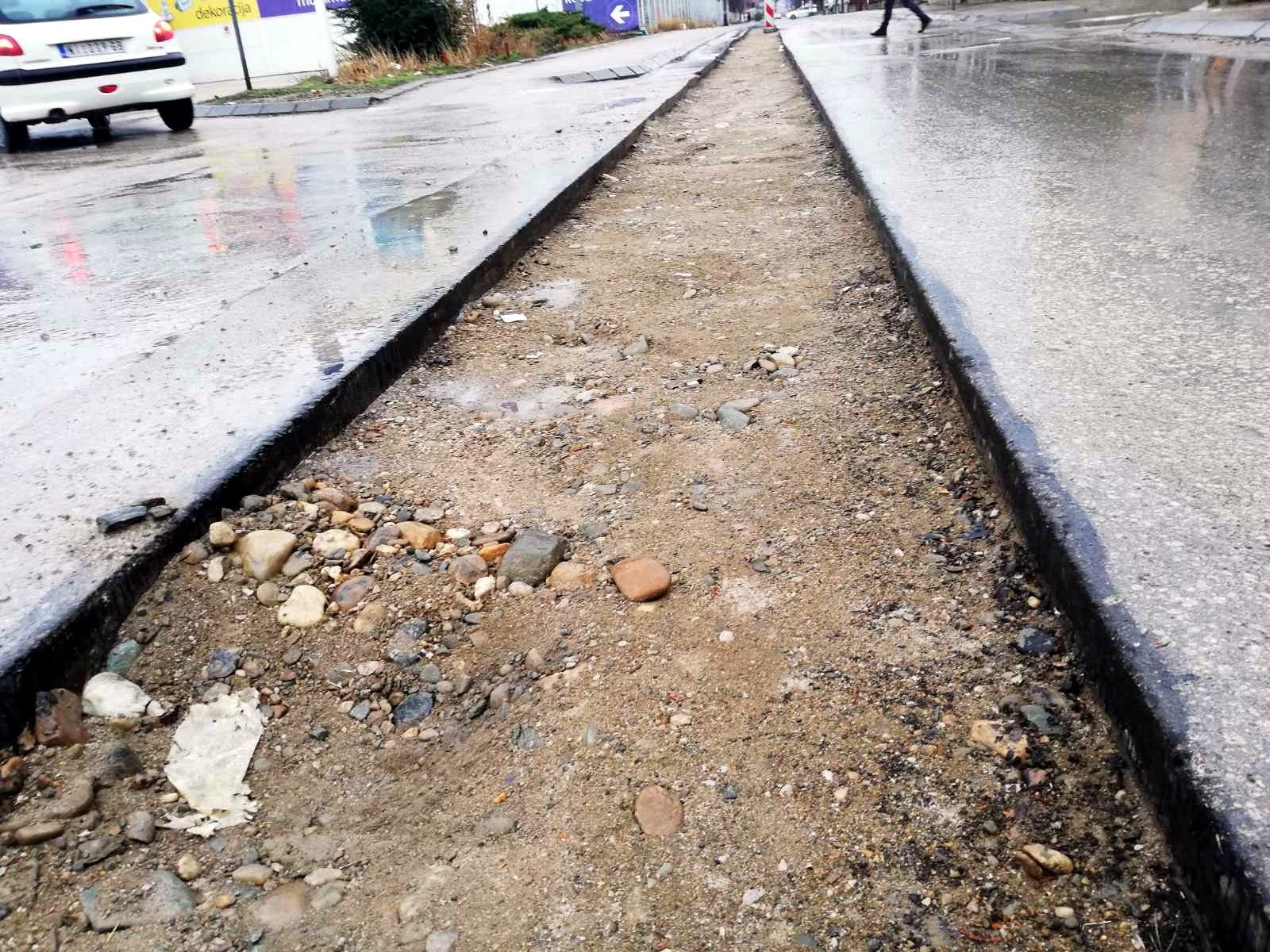 Ulica Majakovskog nove rupe kraj februara 2; foto: citalac-Prijavi problem