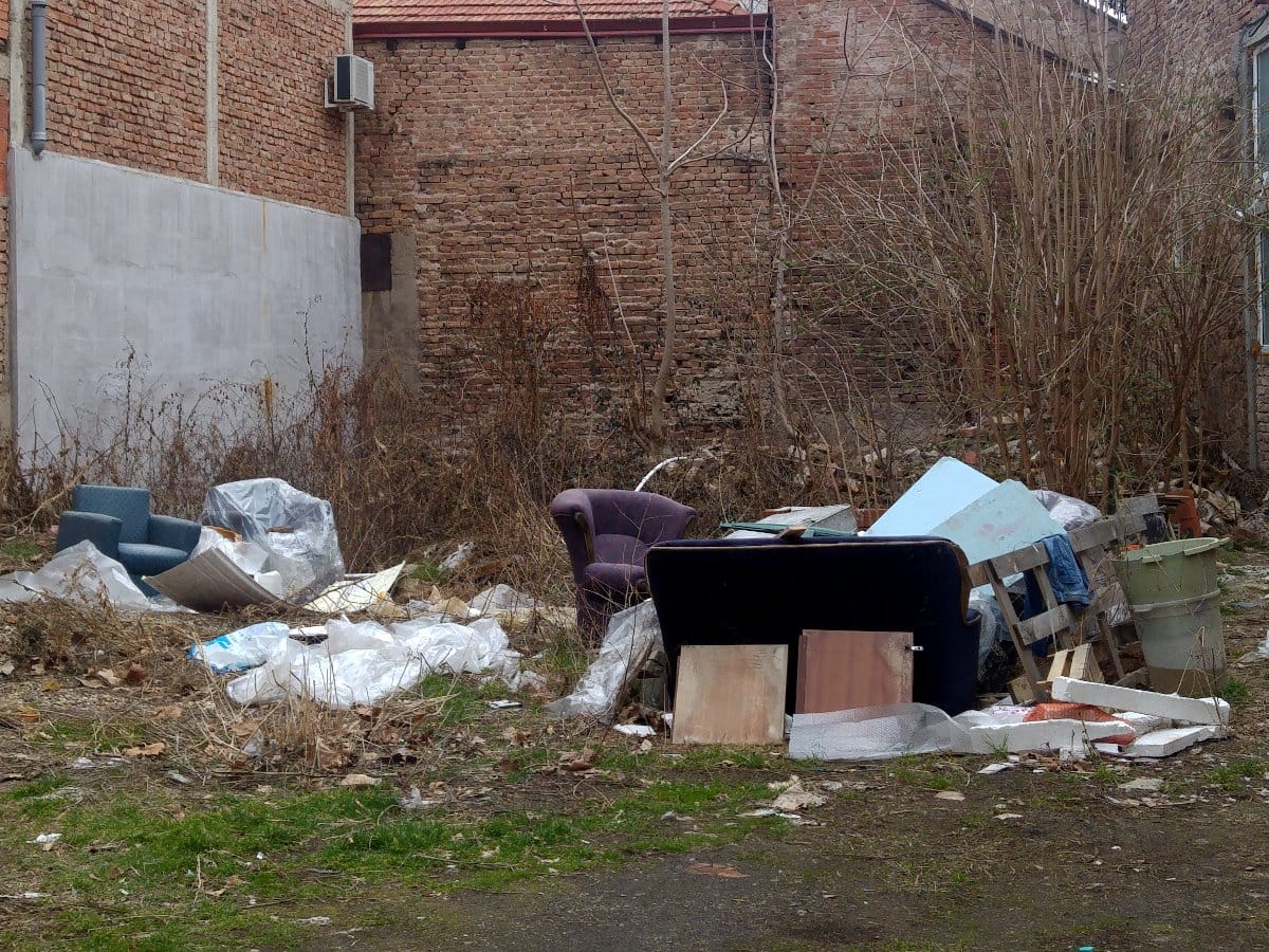 Deponija Janka Veselinovica 1 foto citalac Prijavi problem