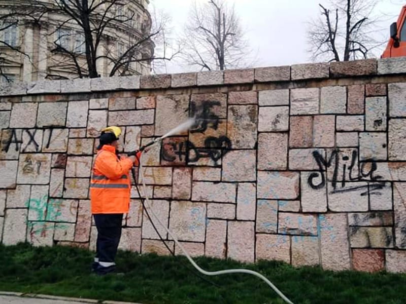 grafiti mediana foto fb strana mediana
