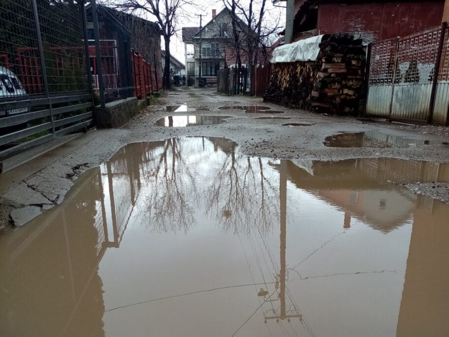 Rupe i bare u Hazarskoj ulici foto citalac scaled