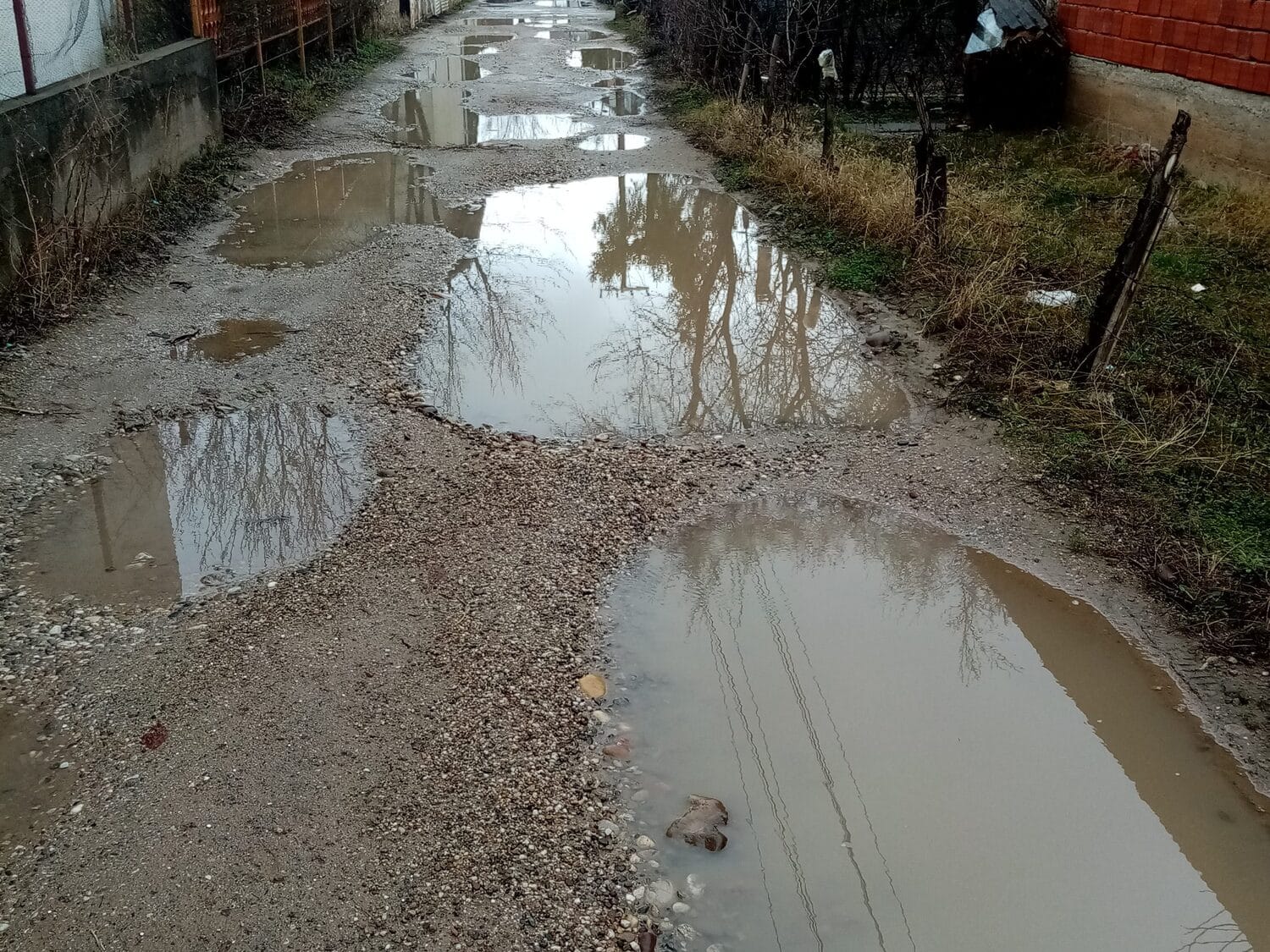 Rupe i bare u Hazarskoj ulici 3 foto citalac scaled