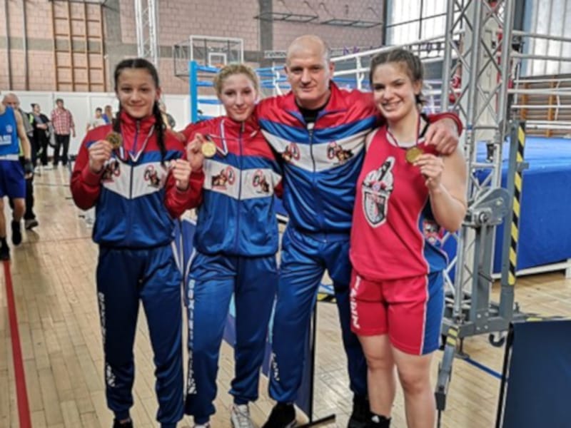 Neda Brkic Nikolina Stevanovic i Natalija Savic i Srdjan Radulovic 1 foto BK Vitez