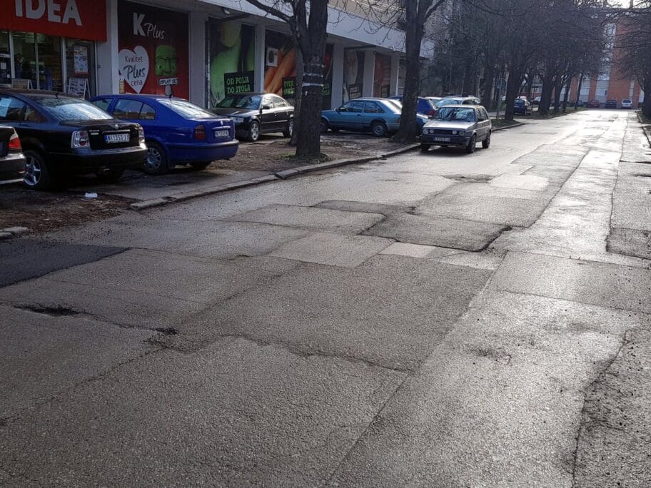 Zakrpljene rupe u Nikole Kopernika 2 foto citalac Prijavi problem