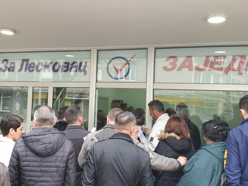 Predaja liste SDS foto GG Za Leskovac zajedno