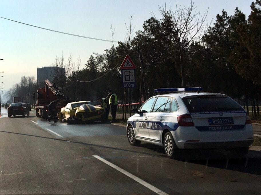 Sudar 3 automobila na Bulevaru Nikola Tesla - 4 povređenih i oborena bandera 17 Udes naselje Nikola Tesla foto V O