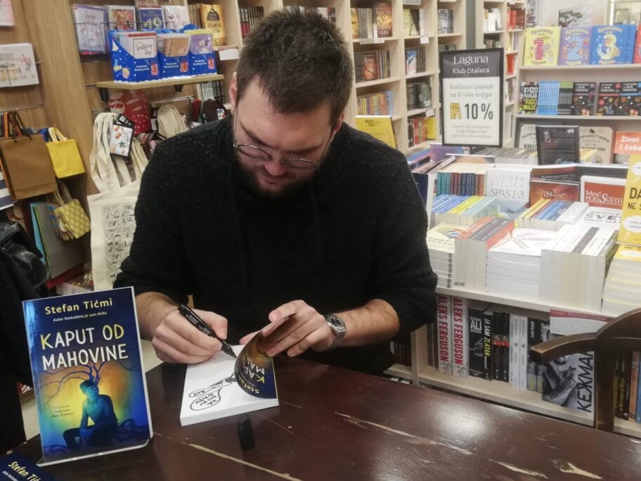 Stefan Mitic Ticmi Kaput od mahovine foto M S