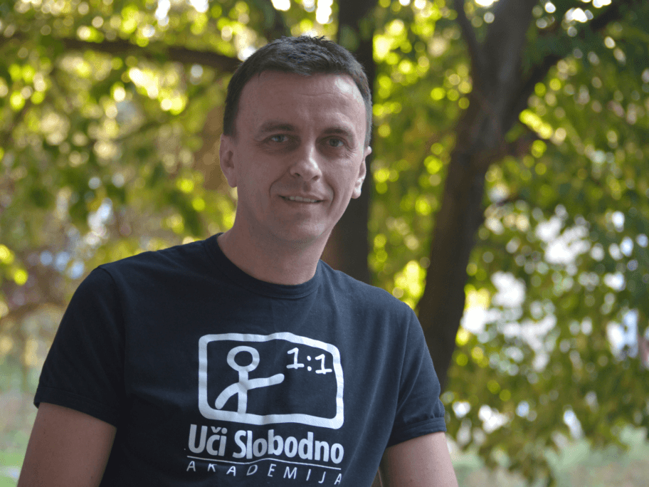 Profesor matematike iz Niša besplatno daje časove na internetu zbog korone 17 sasa popovic 1 Cropped