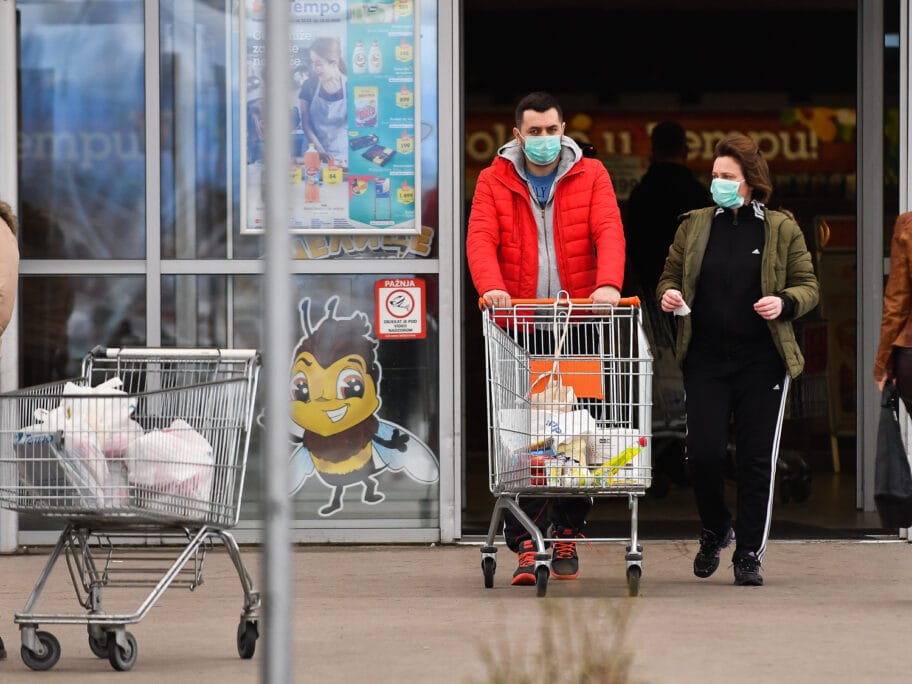 U Nišu nema novoobolelih, zabranjena okupljanja do 50 ljudi, građani i dalje prave zalihe 19 VVV 0356