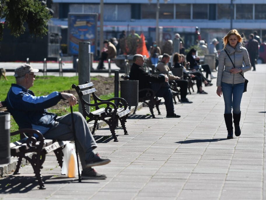 Prvi dan vanrednog stanja u Nišu u fotografijama: Penzioneri nisu poslušali predsednika 13 VVV 0645