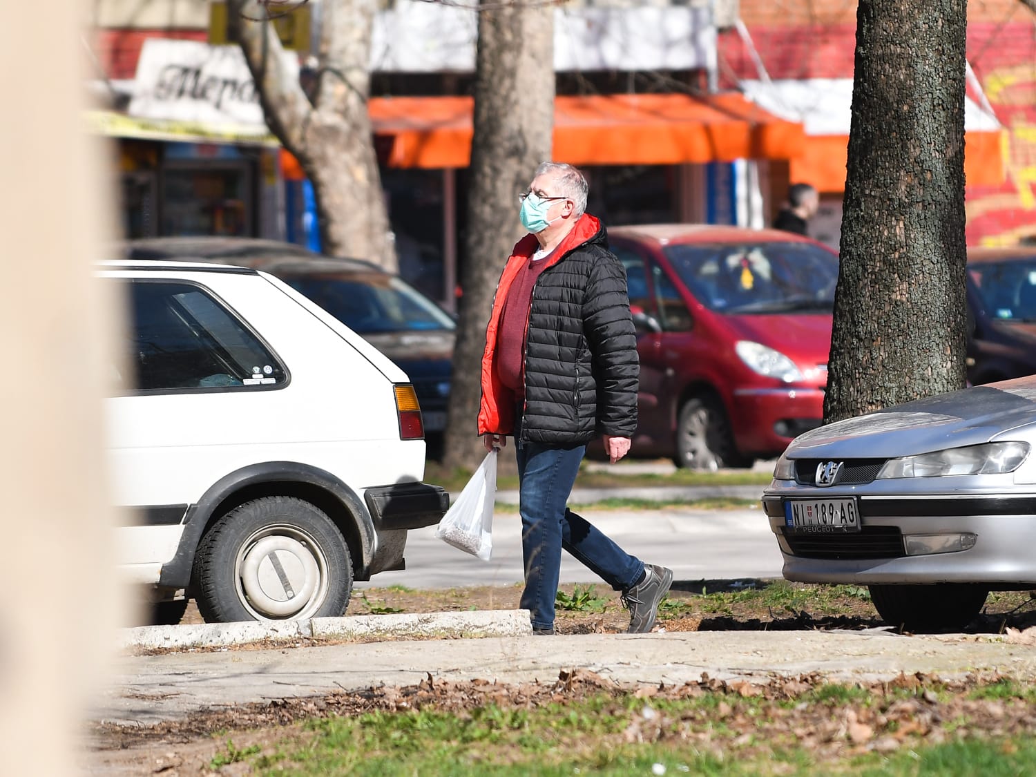 Čovek sa maskom mart 2020 niš foto južne vesti vanja keser