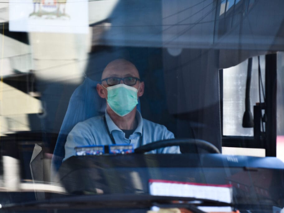 Vozac maska autobus foto Juzne vesti Vanja Keser