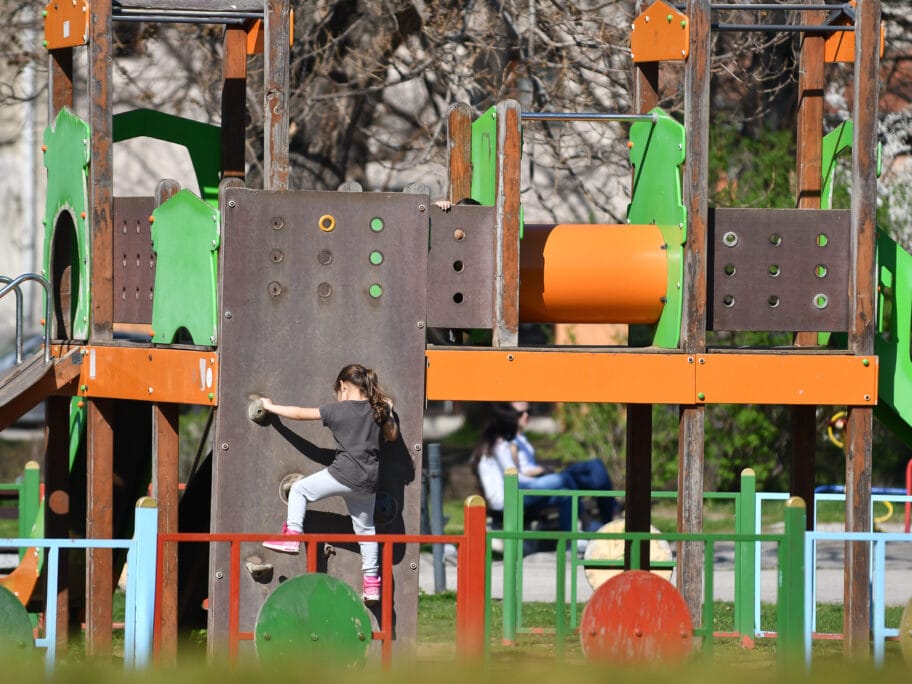 Popuštanje mera: otvoreni parkovi, uskoro gradski prevoz, vrtići i avio-prevoz 16 VVV 1624