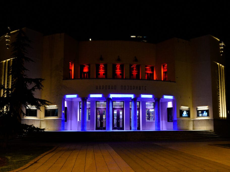 Narodno pozorište poklanja karte niškim medicinarima u znak zahvalnosti 7 pozoriste nis boje foto vkeser