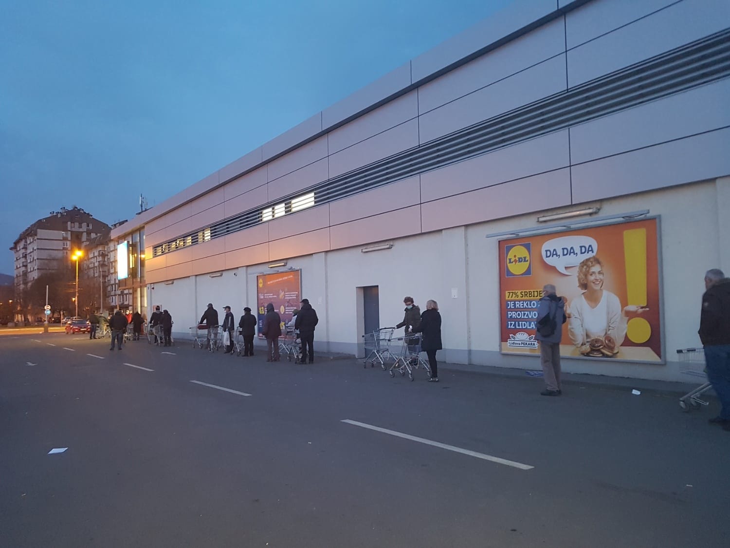 kupovina-stariji2-foto-gomedijana