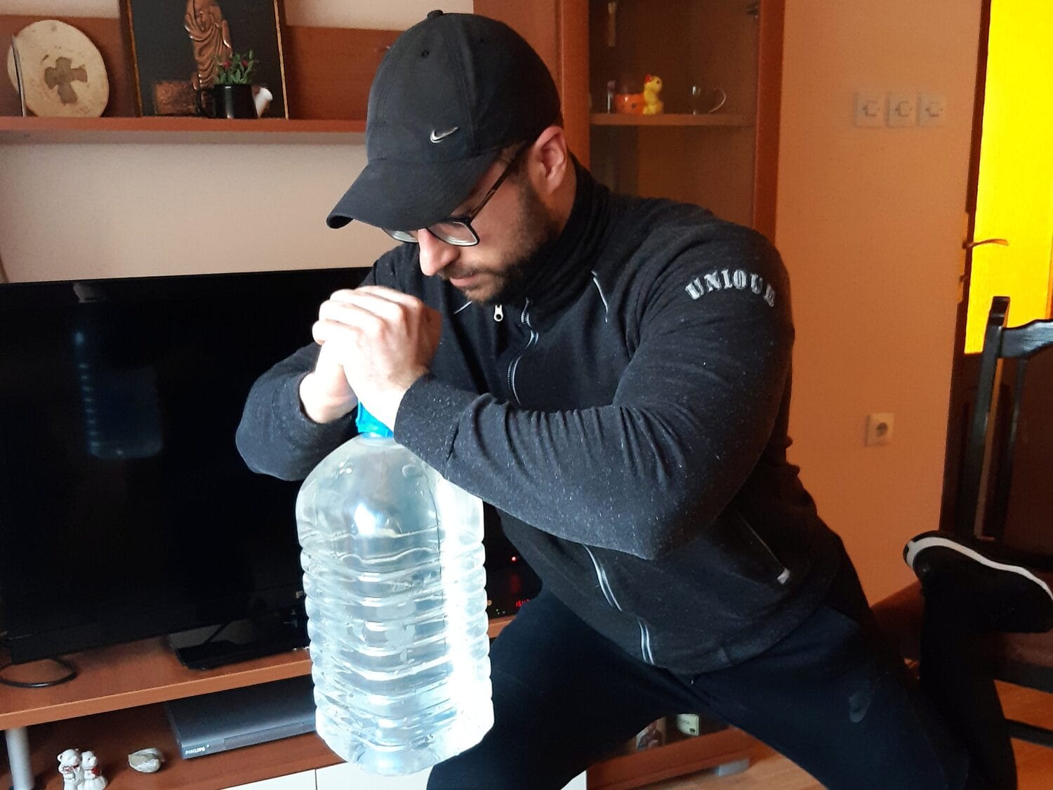 Trener iz Niša besplatno pravi programe kućnog treninga 1 Marko Veselinovic vazbanje trener foto Dejan Pejcic scaled