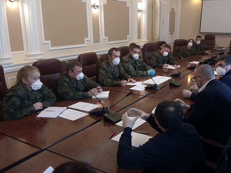 rusi u nisu foto R I