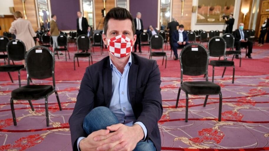 111751165 gettyimages 1209339117