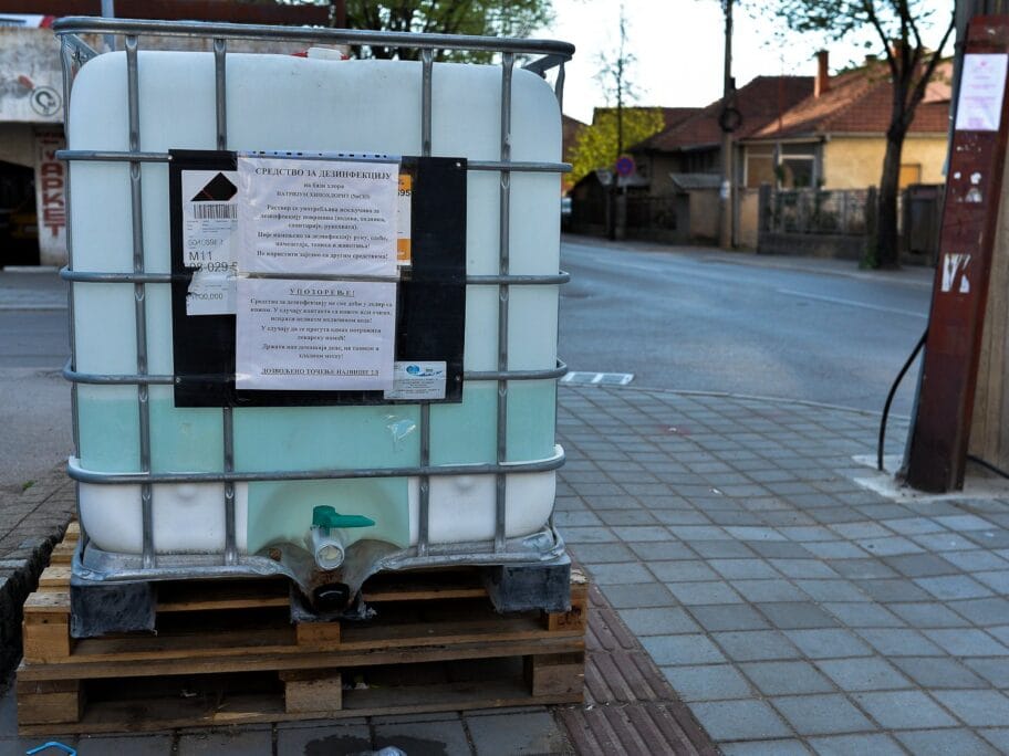 Rezervoar sa sredstvom za dezinfekciju foto V Keser