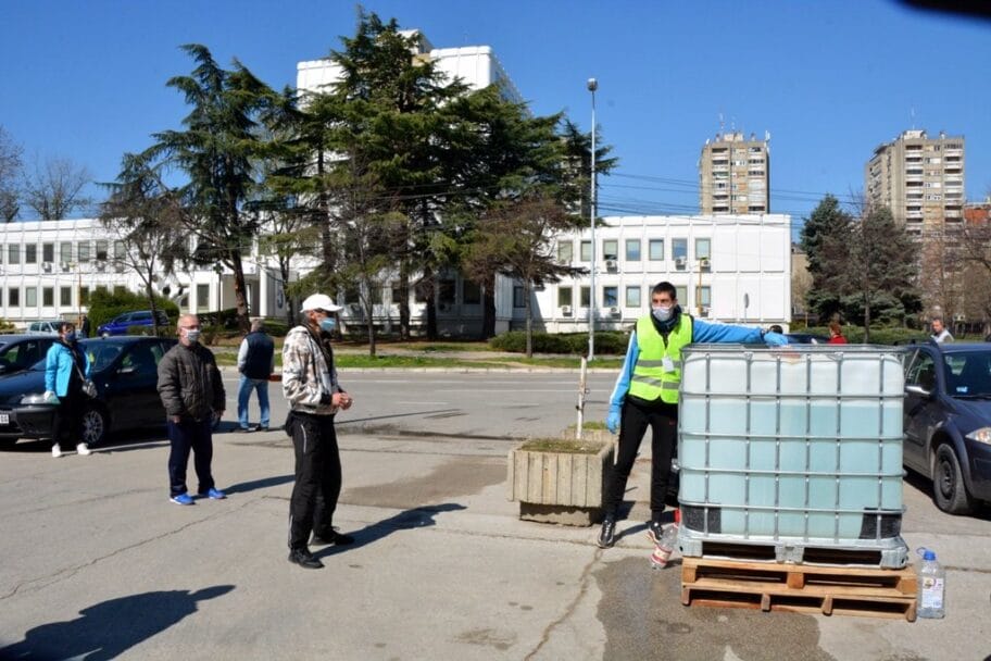 Sklonjeni rezervoari sa svih lokacija, preuzimanje sredstva za dezinfekciju samo na parkingu “Naissusa” 14 Deyinfekcija rezervoari foto JKP Naissus