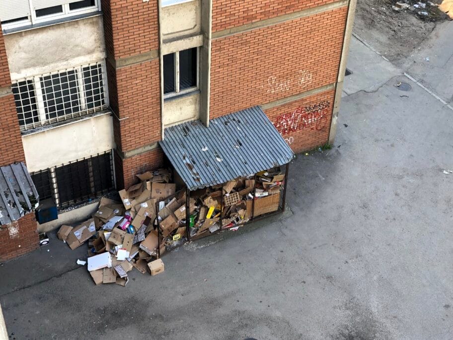 Smece Maksim Gorki 1 foto citalac Prijavi problem