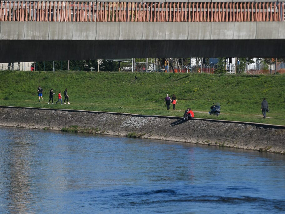 Akcija čišćenja niškog Keja na Dan planete Zemlje 10 Kej setnja foto Vanja Keser 5