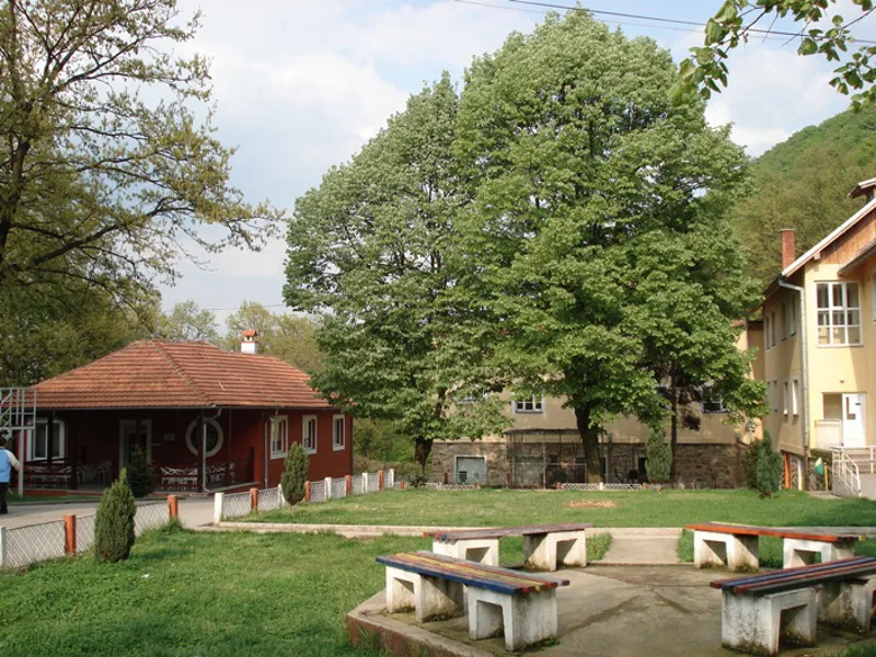 Kon: U Domu u Kulini 64 zaražene osobe, situacija pod kontrolom 12 dom kulina dvoriste foto dom kulinaz