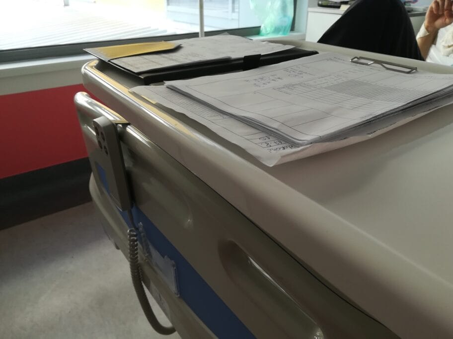 Srodnici brinu ko hrani nepokretne zaražene koronom u KC Niš, nadležni kažu da ima negovateljica 1 kc nis ilustracija foto jcm scaled