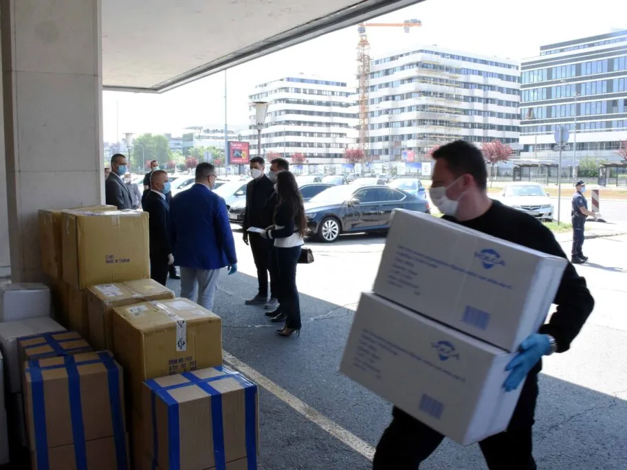 Donacija Srpsko ruski humanitarni centar foto MUP scaled