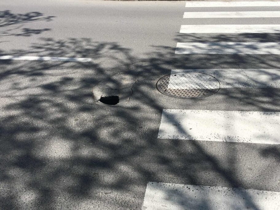 Udarna rupa kod Saborne foto citalac Prijavi problem