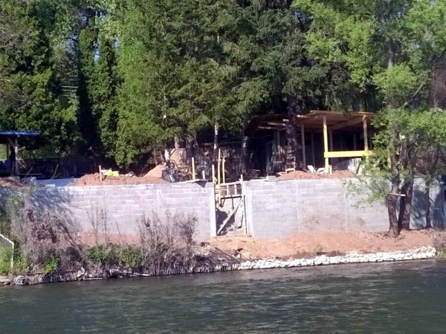 Srbijavode: Neki objekti na obali Nišave bespravno izgrađeni, više puta smo to prijavljivali inspekcijama 11 Nisava Vrezina gradnja foto S V