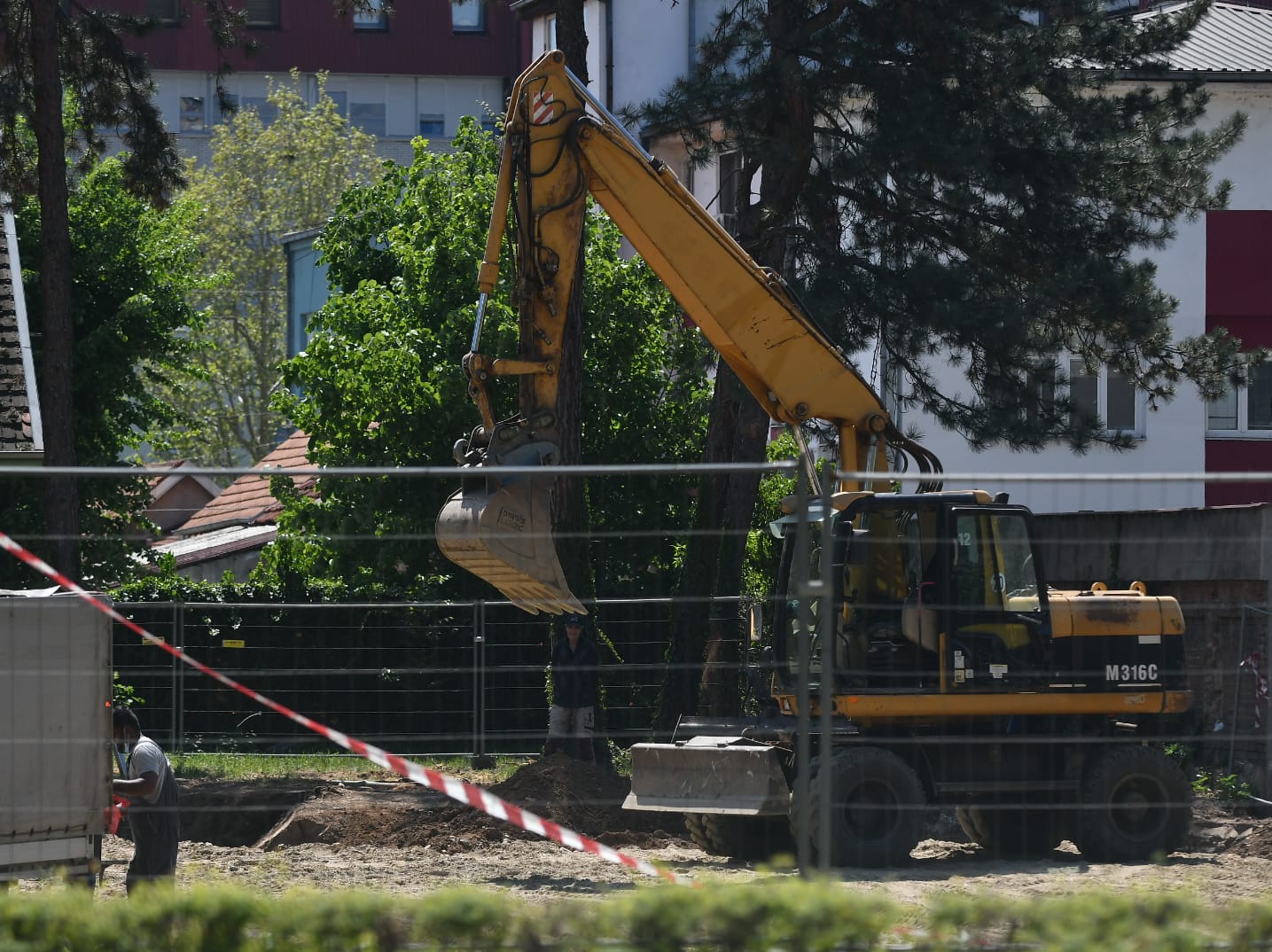 Nišlije negoduju jer su posečeni stoletni kedrovi, iz Zavoda bez odgovora da li su pod zaštitom 1 Izgradnja laboratorije gradiliste foto Juzne vesti Vanja Keser