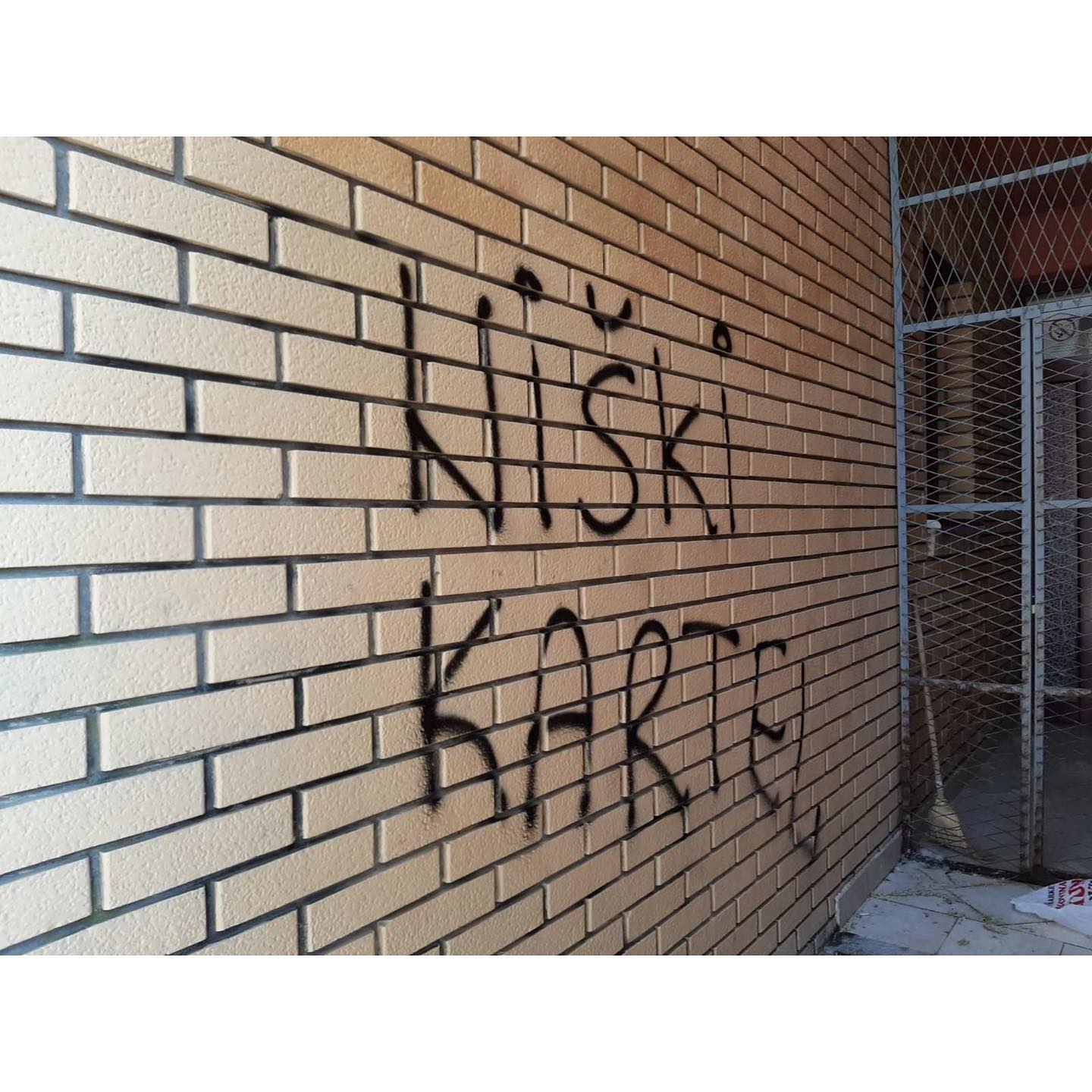 grafiti vttic foto pcelica