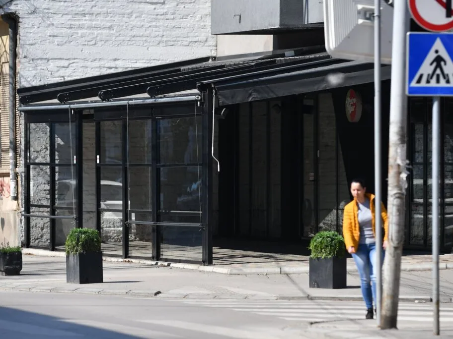 U Nišu većina ugostitelja neće otvarati kafiće zbog strogih mera 15 Zatvoreni kafici foto Vanja Keser