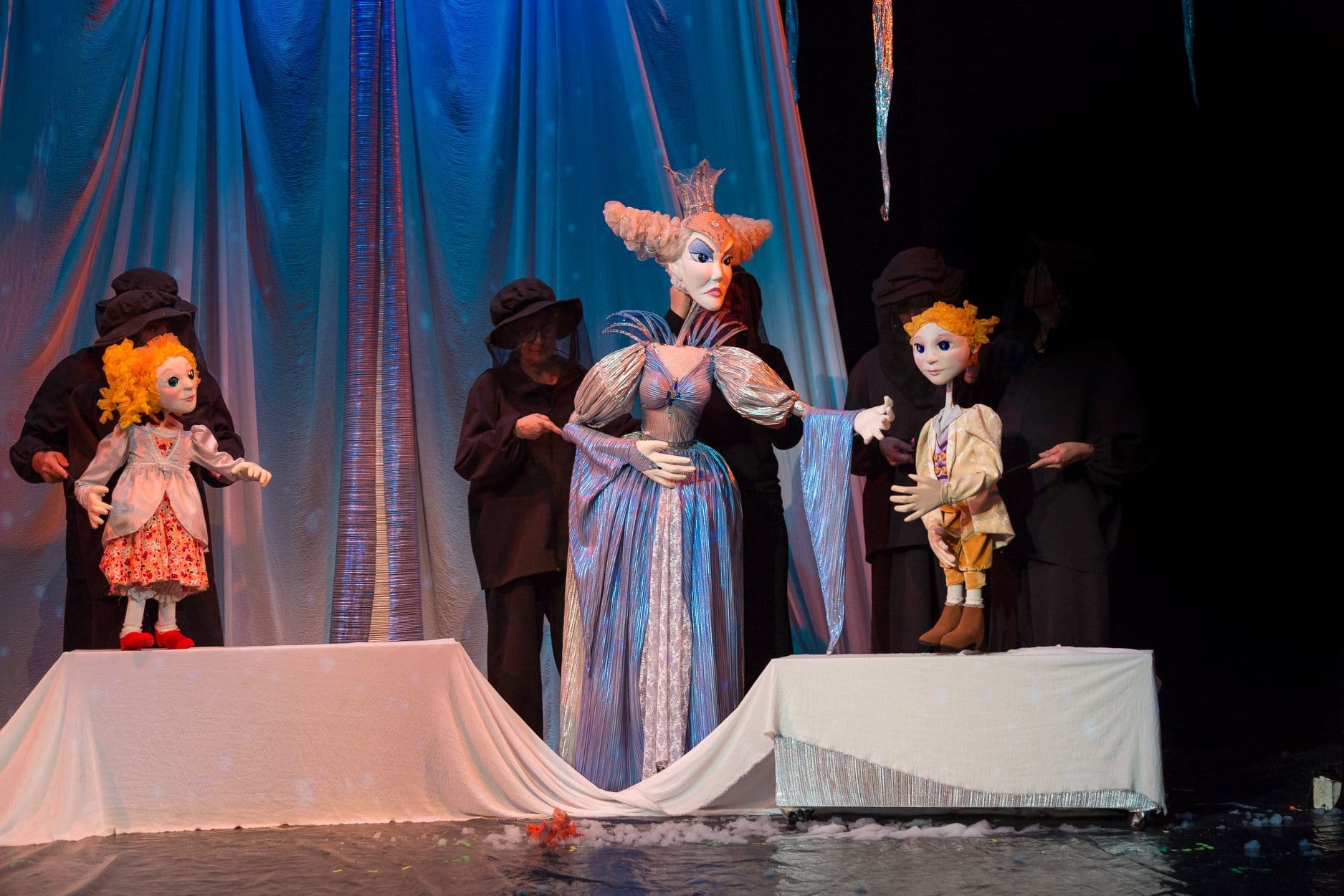 Snezna kraljica predstava foto Pozoriste lutaka Nis