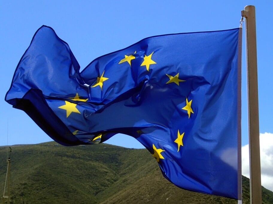 Šaljivo putovanje Evropom kroz performans niškog glumca 15 Zastava EU ilustracija foto flickr Klaas Brumann scaled