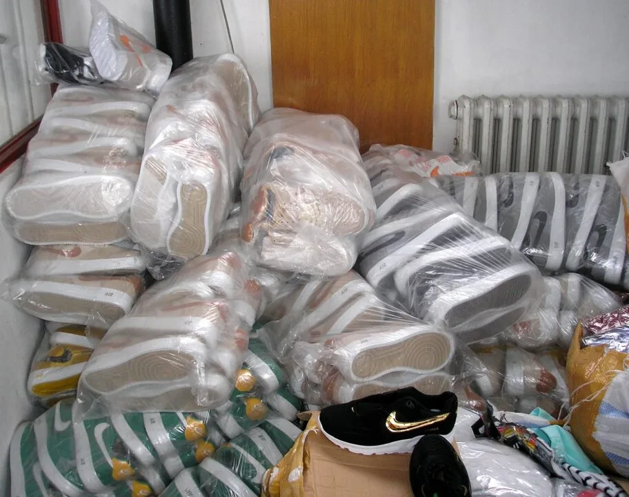 zaplenjene patike foto Uprava carina