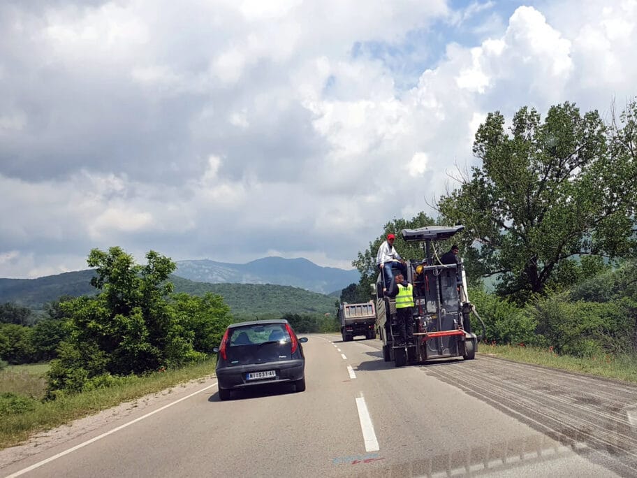 Rekonstrukciju puta bez rupa i oštećenja kritikuju građani i političari 5 rekosntrukcija puta foto Vlada