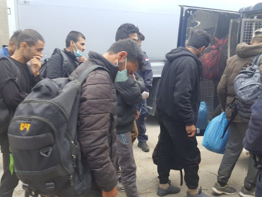 13 migranata otkriveno u kamionu foto upravacarina