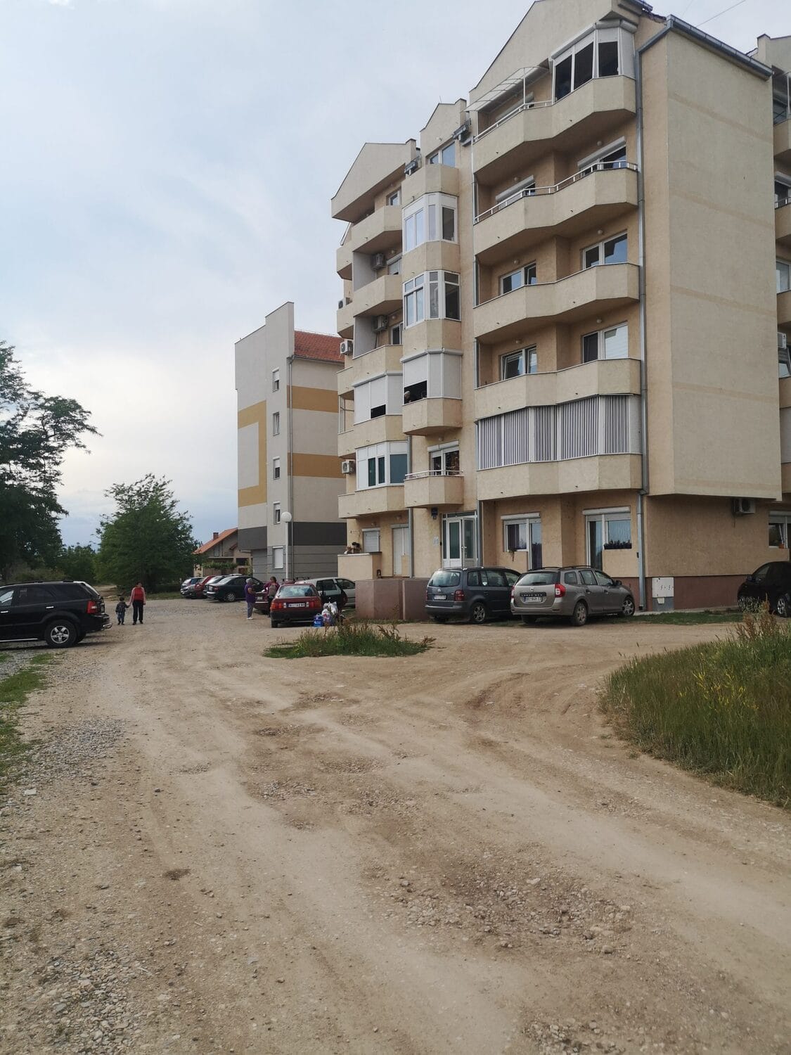 Prilaz Jesenjinova ulica Nis jun 2020 foto citateljka scaled