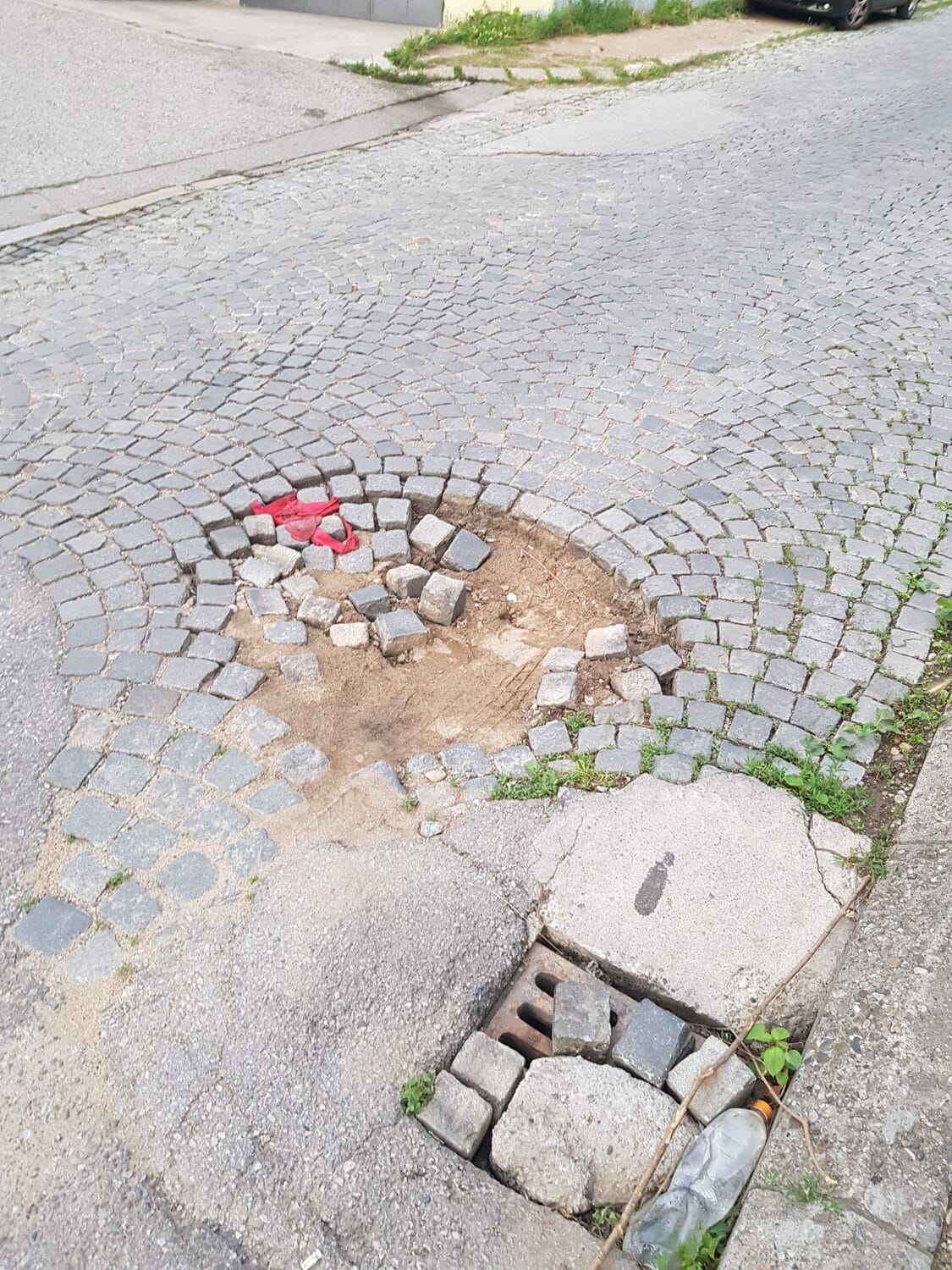 Rupa kaldrma Igmanska ulica Nis foto citalac scaled