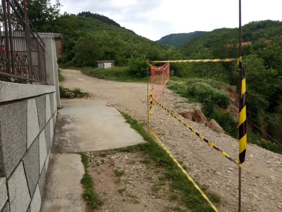 Klizište odnelo deo ulice u Vranju 20 ulica vranje